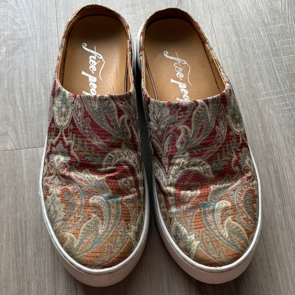 Free People Shoes - Free People Wynwood AT-827 Slide Sneakers With a Paisley Pattern